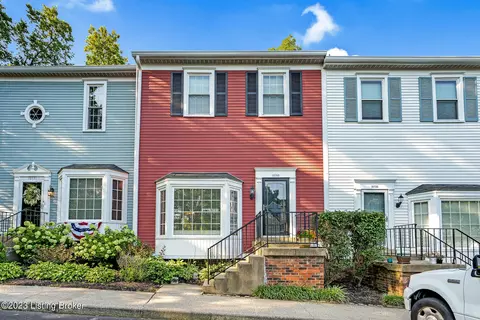 10733 Colonial Woods Ct, Louisville, KY 40223