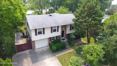 1109 King Arthur Ln, Louisville, KY 40222