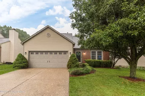 9907 River Trail Dr, Louisville, KY 40229