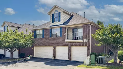 8317 Grand Trevi Dr, Louisville, KY 40228