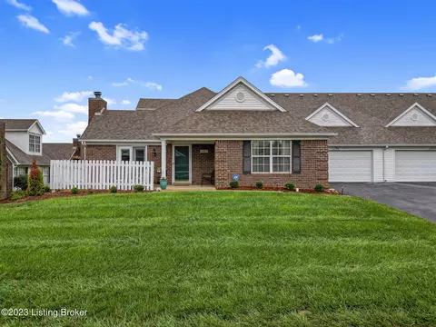 1403 Eagle Run Dr, Louisville, KY 40222