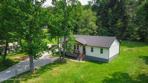 1120 Ironwood Trl, Shepherdsville, KY 40165