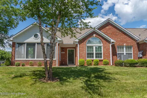 8044 Saint Andrews Village Dr, Louisville, KY 40222