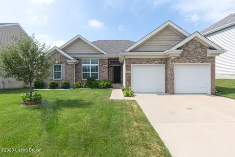 17042 Green Crest Ln, Louisville, KY 40245