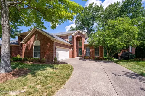 10505 Forest Garden Ln, Louisville, KY 40223