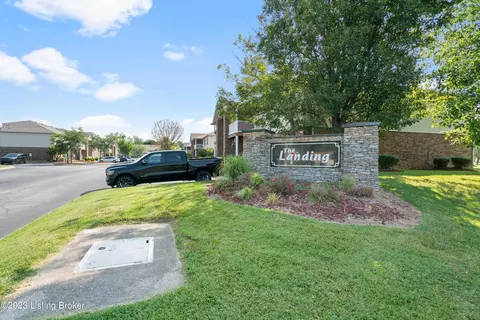 7802 Alfred Schlatter Dr #8, Louisville, KY 40214