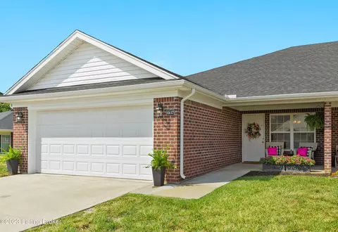 11417 River Falls Dr, Louisville, KY 40272