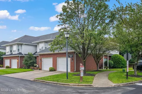 3422 Pinnacle Gardens Dr, Louisville, KY 40245