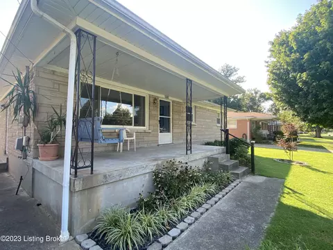 3210 Lemmah Dr, Louisville, KY 40216