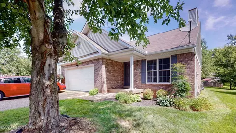 4508 Oak Pointe Dr, Louisville, KY 40245