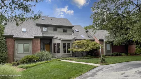 2106 Croghan Cross, Louisville, KY 40207