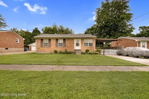 10015 Mcneely Lake Dr, Louisville, KY 40229