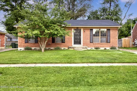 8702 Loch Lea Ln, Louisville, KY 40299