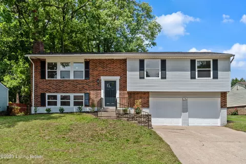 11319 Leesburg Pl, Louisville, KY 40241