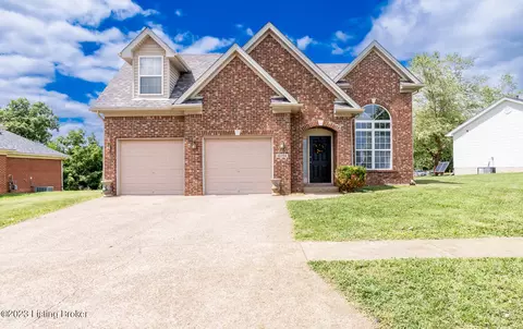 10704 Black Walnut Blvd, Louisville, KY 40229