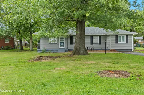214 First St, Mount Washington, KY 40047
