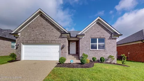 8813 Vision Pl, Louisville, KY 40229