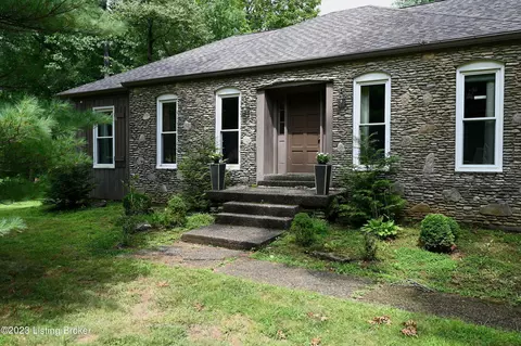 204 Parkview Dr, Louisville, KY 40245