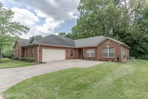 7704 Peach Blossom Ct, Louisville, KY 40220
