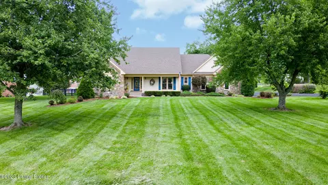 4011 Centerwood Dr, Crestwood, KY 40014
