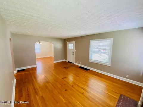 212 E Virginia Ave, Springfield, KY 40069 photo 2