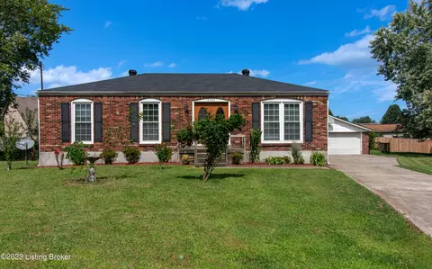 8303 Petra Ct, Louisville, KY 40219