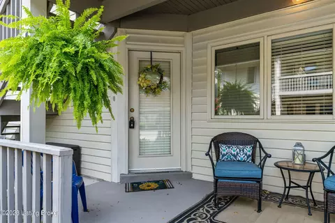425 Rosewood Ct, Louisville, KY 40223