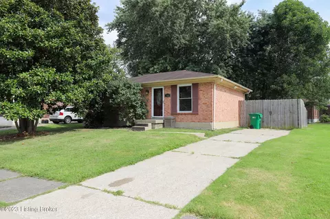 5900 Carmelwood Dr, Louisville, KY 40229