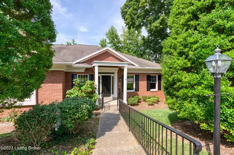 1316 Navajo Ct, Louisville, KY 40207