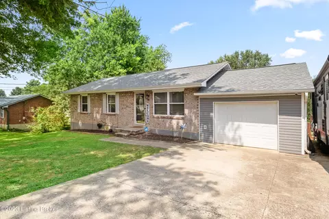 318 Valley View Dr, Radcliff, KY 40160