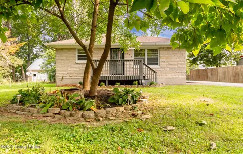 3809 Susan Ln, Louisville, KY 40229