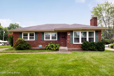 6892 Green Meadow Cir, Louisville, KY 40207