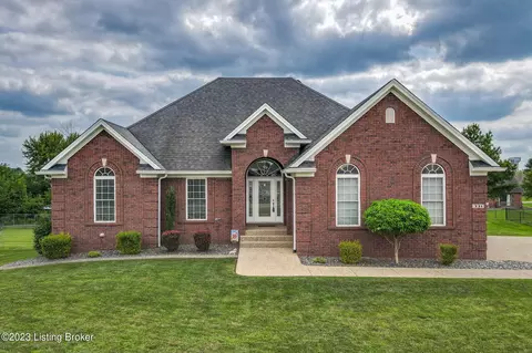 331 W Woodlake Cir, Mount Washington, KY 40047