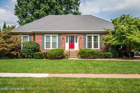8203 Regency Woods Way, Louisville, KY 40220