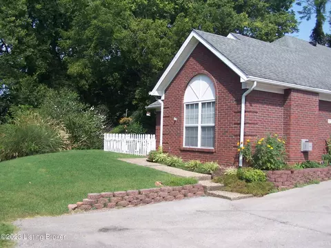 8722 Applegate Village Dr, Louisville, KY 40219