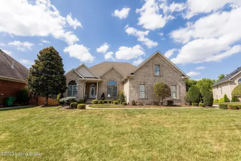 2805 Windsor Lakes Pkwy, Louisville, KY 40214