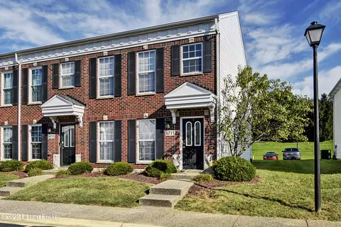 6715 Arbor Creek Dr, Louisville, KY 40228