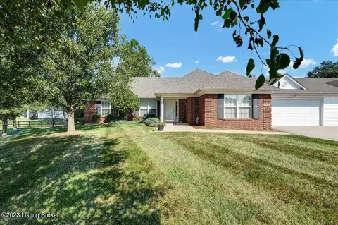 8618 Roberta Ct, Louisville, KY 40291