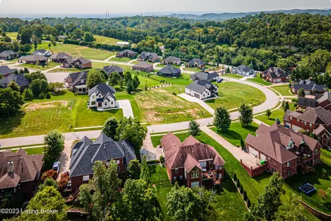 3628 Woodland Lakes Dr, Floyds Knobs, IN 47119 photo 9