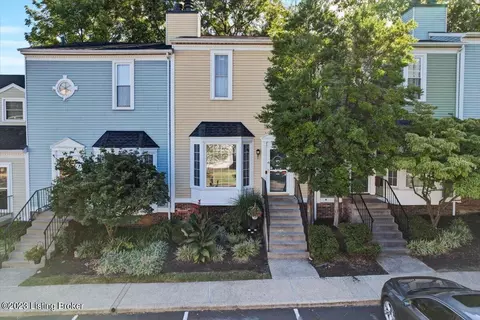10721 Colonial Woods Ct, Louisville, KY 40223
