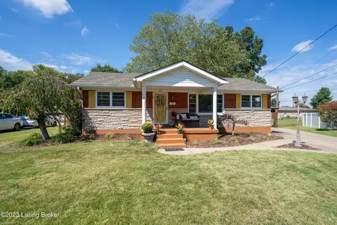 6337 Hunters Grove Rd, Louisville, KY 40216