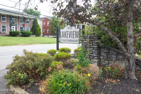 1935 Gardiner Ln #B-26, Louisville, KY 40205