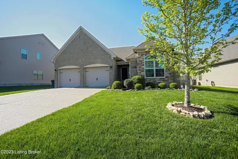 11706 English Meadow Dr, Louisville, KY 40229