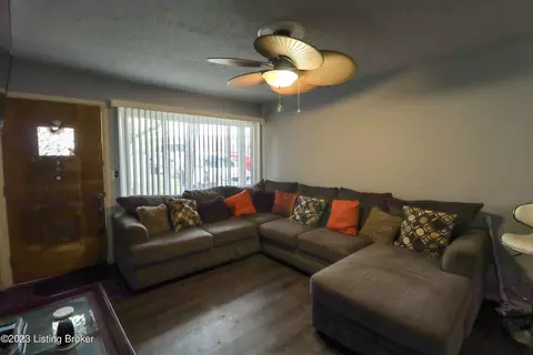 7617 Rochelle Rd, Louisville, KY 40228