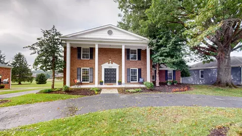 8906 Peterborough Dr, Louisville, KY 40222