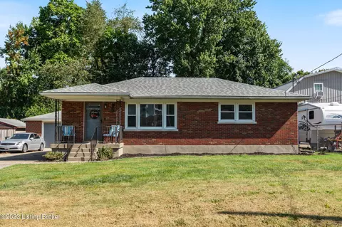 313 Chieftain Dr, Fairdale, KY 40118