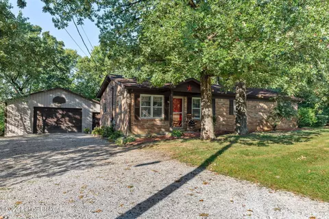 35 Barwater Rd, Brandenburg, KY 40108