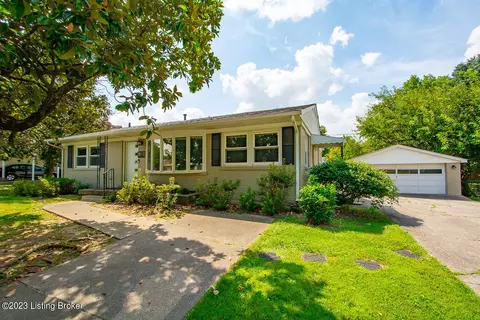 3750 Glenmeade Rd, Louisville, KY 40218