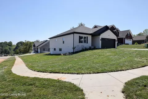 512 Bluffs Edge Dr, Mount Washington, KY 40047