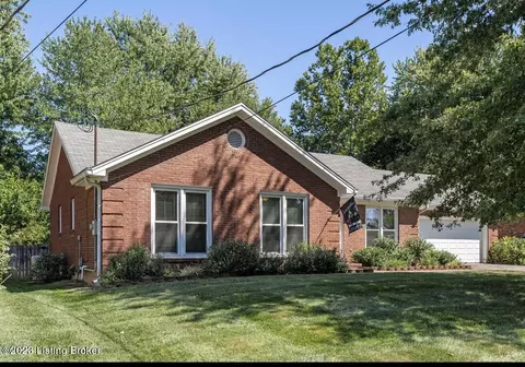 1111 Meadowridge Trl, Goshen, KY 40026